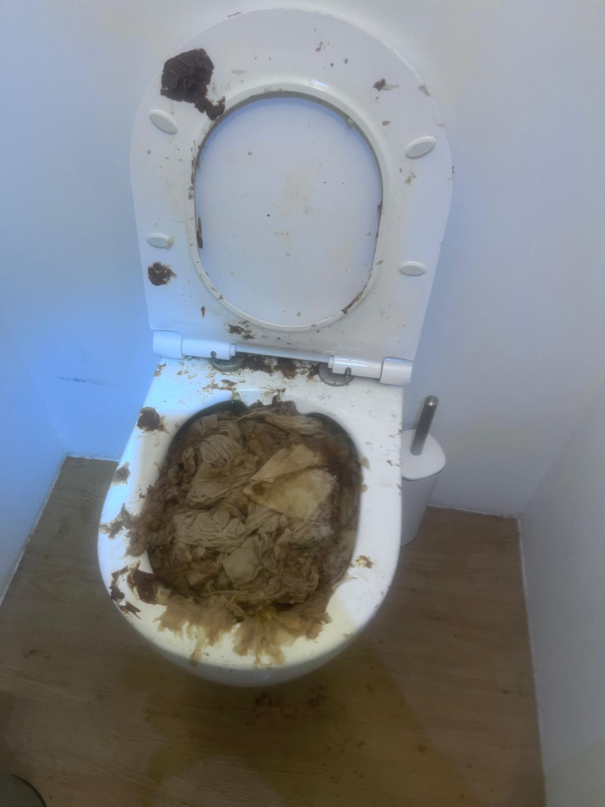 Canalisation avant debouchage par Plumber Deboucheur