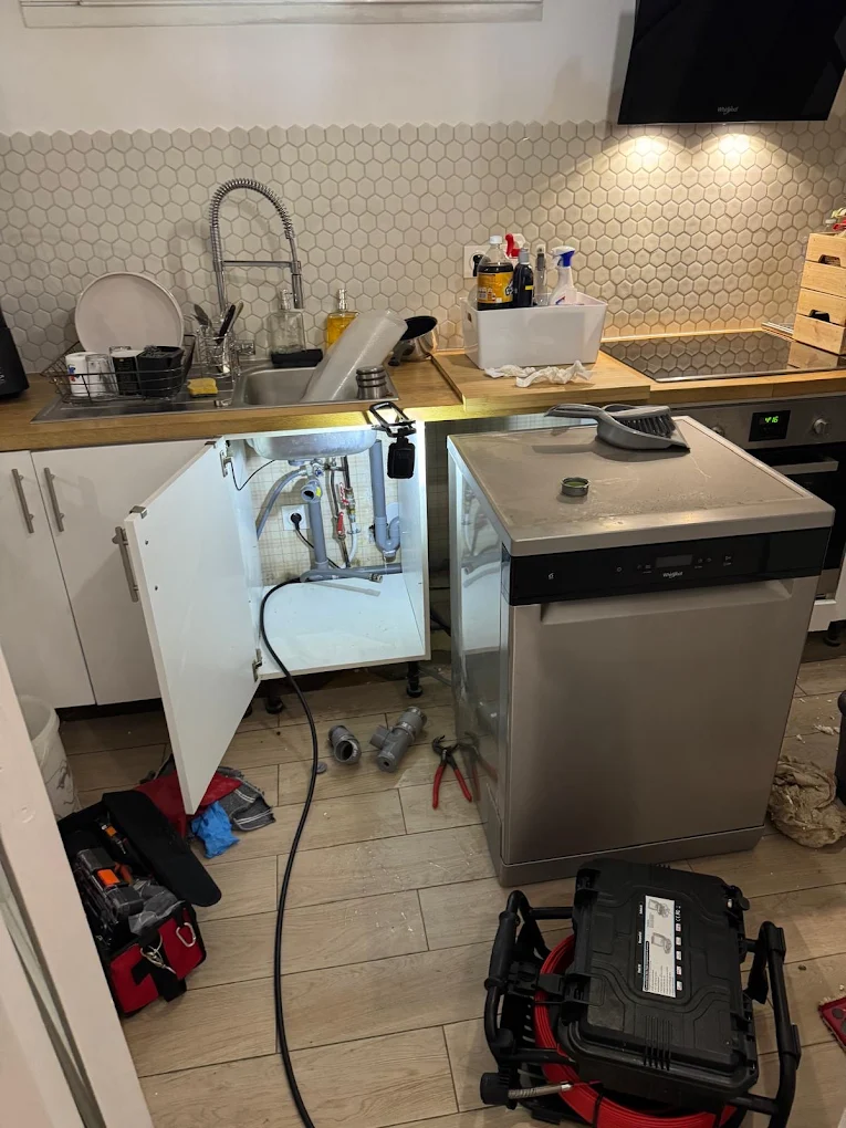 Débouchage d'évier de cuisine à Villiers-le-Bel par Plumber Deboucheur