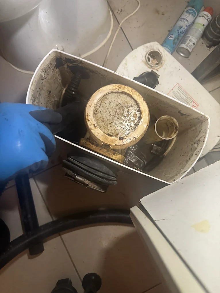 Canalisation avant debouchage par Plumber Deboucheur