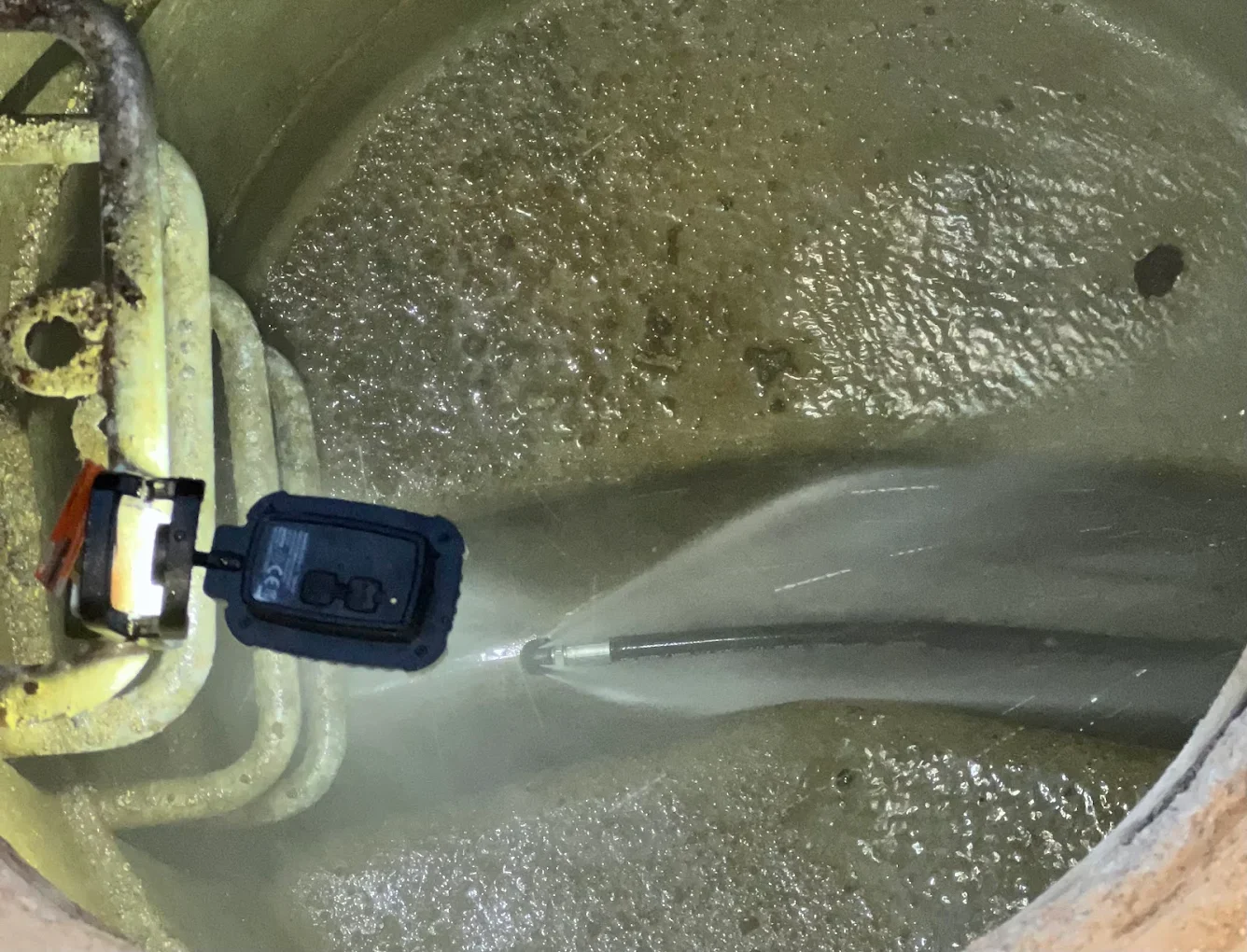 Hydrocurage haute pression d'une canalisation dans le Val-d'Oise